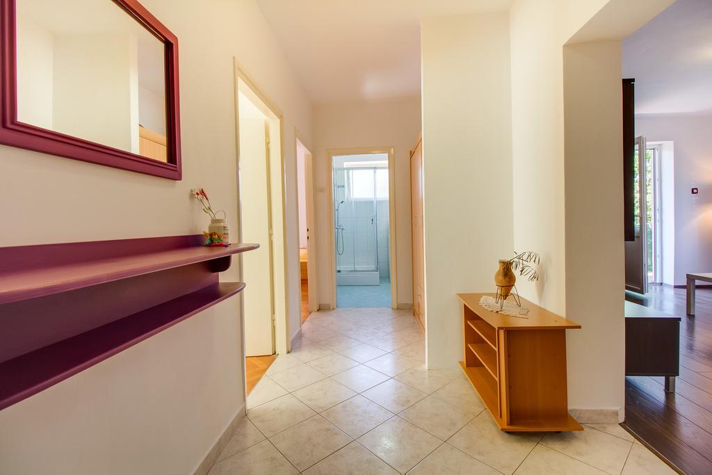 Apartment Bambi Mali Losinj Exterior photo